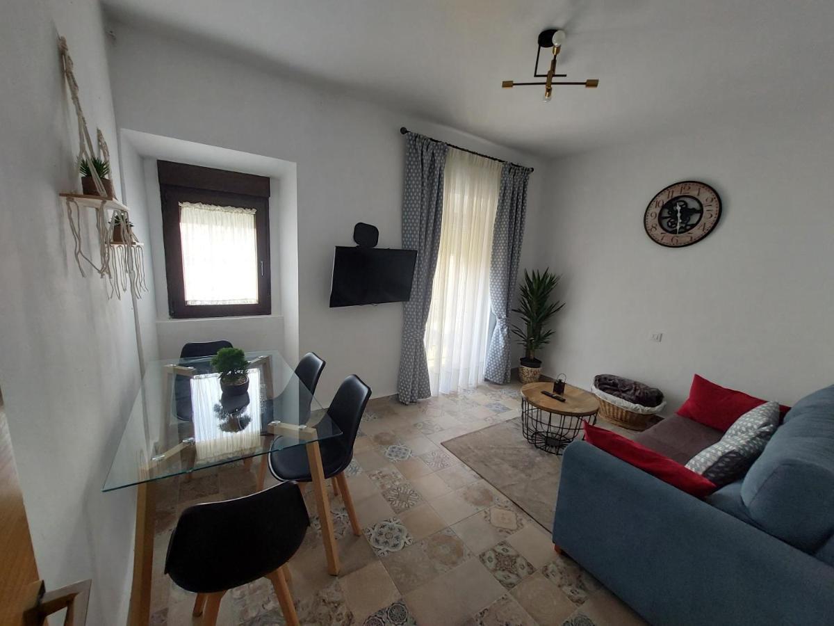 Apartamentos Fuente Nueva Sande Caces Esterno foto